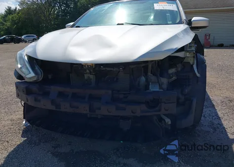 2018 Nissan Sentra S из США, поврежденный, VIN 3N1AB7AP2JY298239